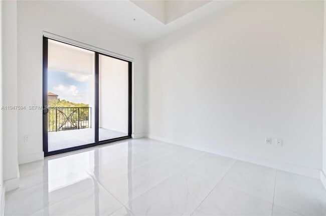 Building Photo - 301 Altara Ave