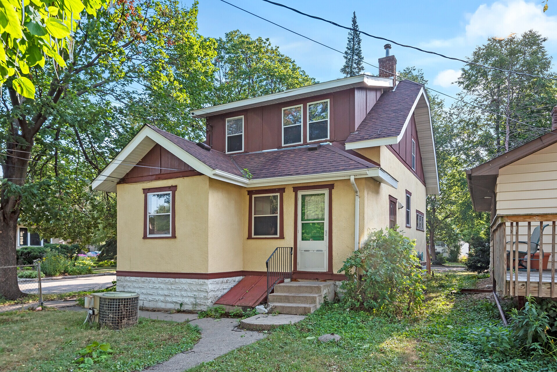 Building Photo - 881 19th Ave SE