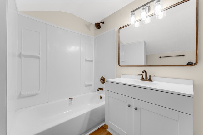 Building Photo - 911 Montrose Ave