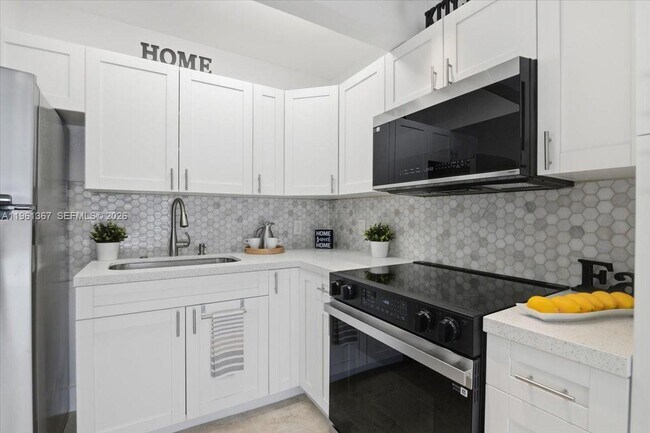 Building Photo - 1400 SW 124th Terrace