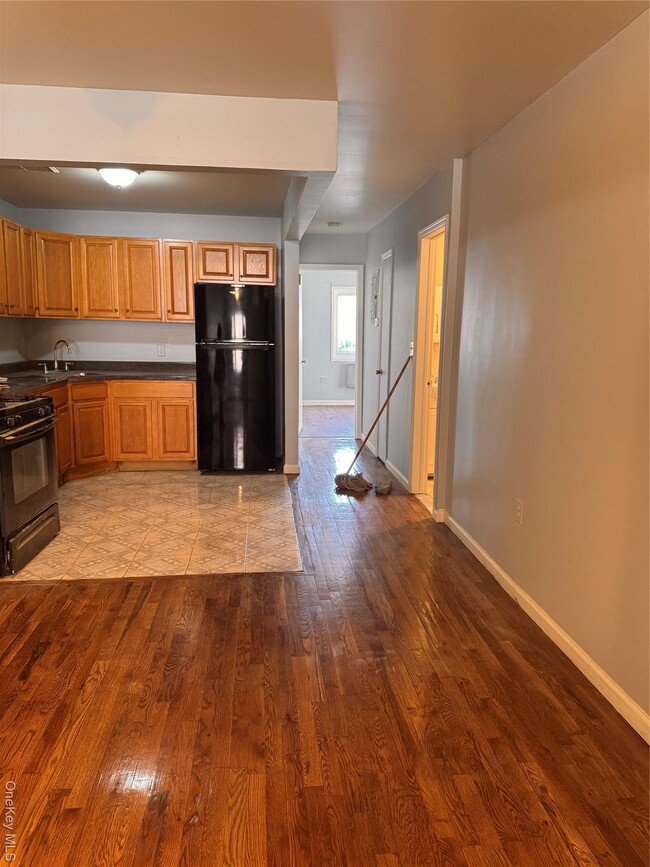 Building Photo - 776 Lincoln Ave