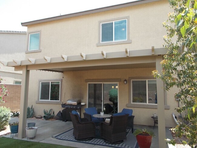 Building Photo - Beautiful 4 Bedroom Home