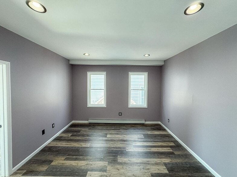 Building Photo - 354 N Main St