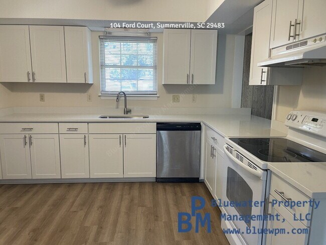 Building Photo - Remodeled Home - New LVP Flooring, Paint, ...