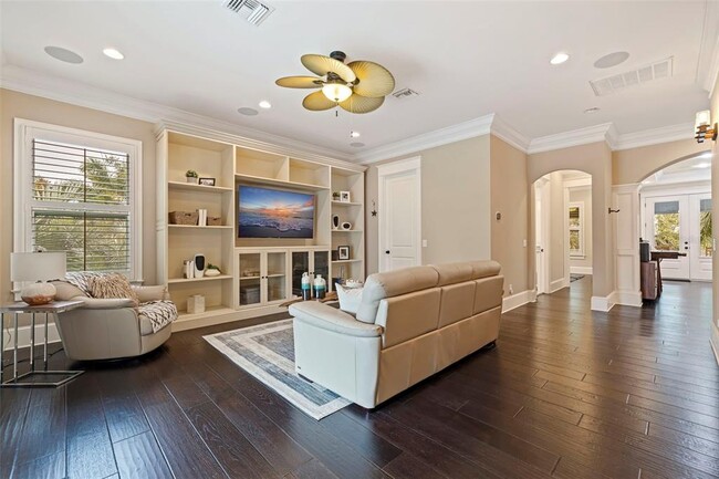 Building Photo - 310 8th Ave N