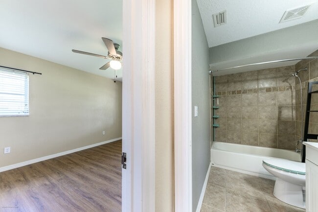 Building Photo - price drop!! PET FRIENDLY- WATERFRONT- SPACIOUS- CENTRAL LOCATION