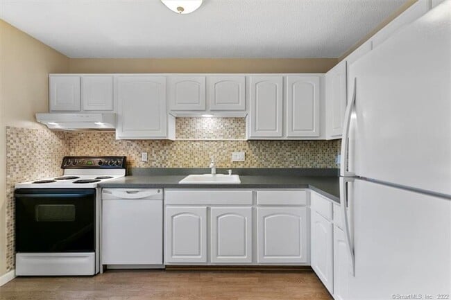 Building Photo - 675 Townsend Ave