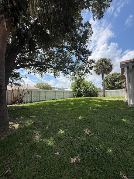 Building Photo - 1626 SW Buffum Ln