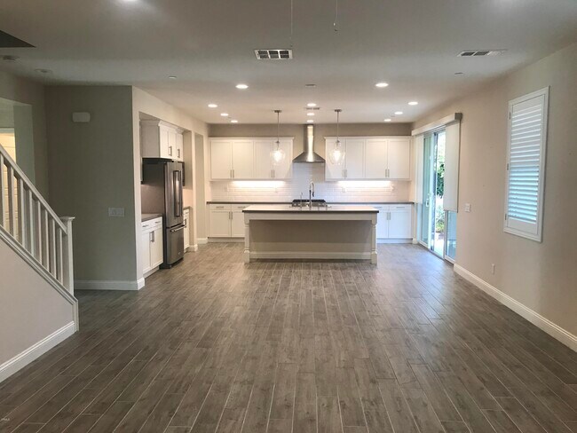 Building Photo - 458 S Saticoy Ave