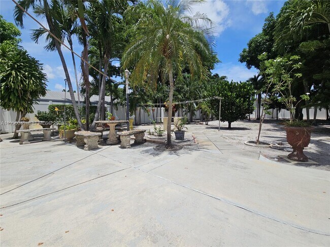 Building Photo - 2323 Polk St