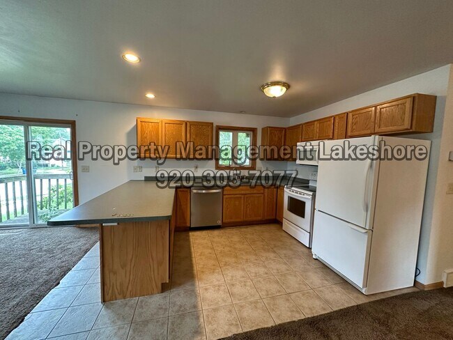 Building Photo - Spacious 5-Bedroom, 2-Bathroom House for Rent