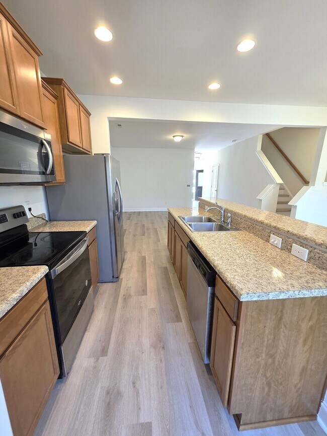 Building Photo - Great 3 bed Townhouse with 1 car garage!