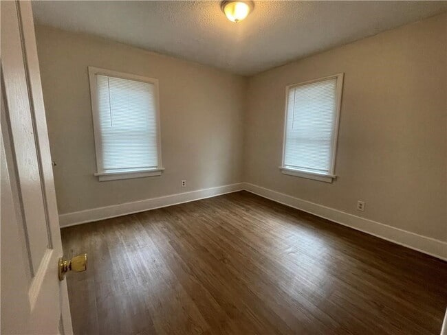 Building Photo - 36 Nye Park