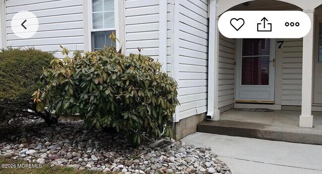 Building Photo - 137 Tulip Ln