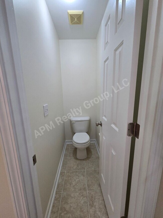 Building Photo - 212 Jasmine Pl Dr