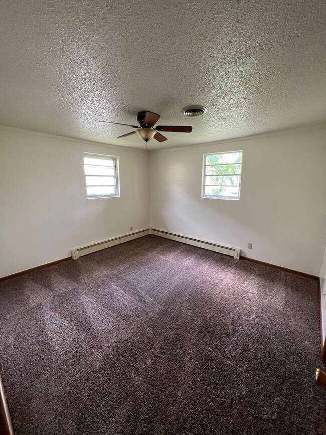 Building Photo - 824-824.5-8245 W 11th St