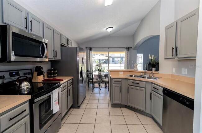 Building Photo - 251 Hypolita Ave