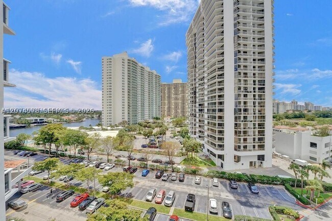 Building Photo - 20505 E Country Club Dr