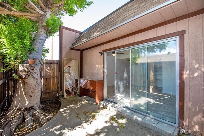 Building Photo - 123 S Magnolia Ave