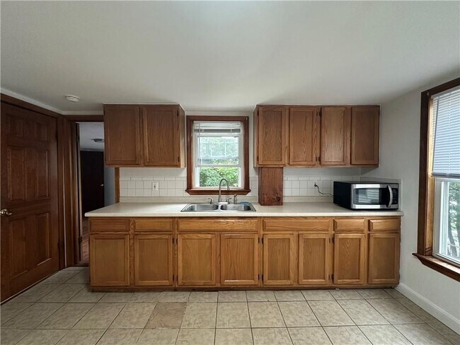 Building Photo - 177 Boyden St