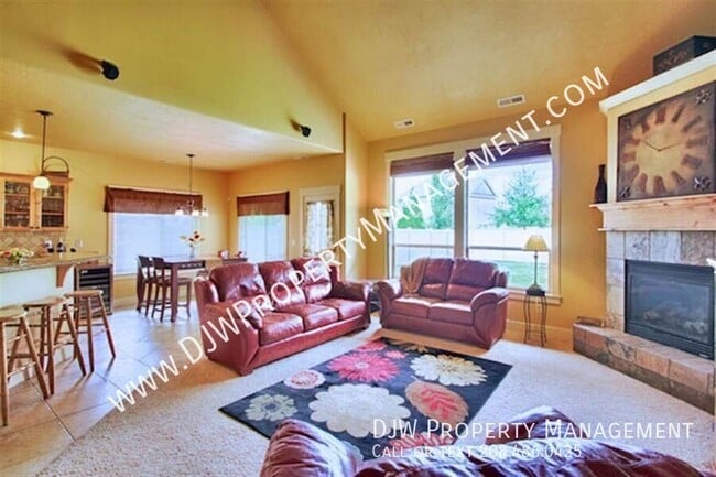 Building Photo - 2734 E Romeo Dr