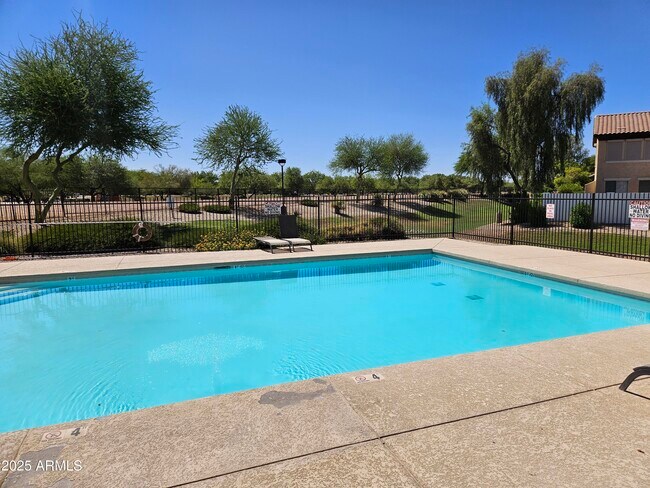 Building Photo - 2065 E Hulet Dr
