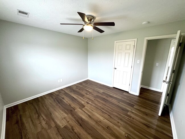 Building Photo - 185 Stonehouse Rd