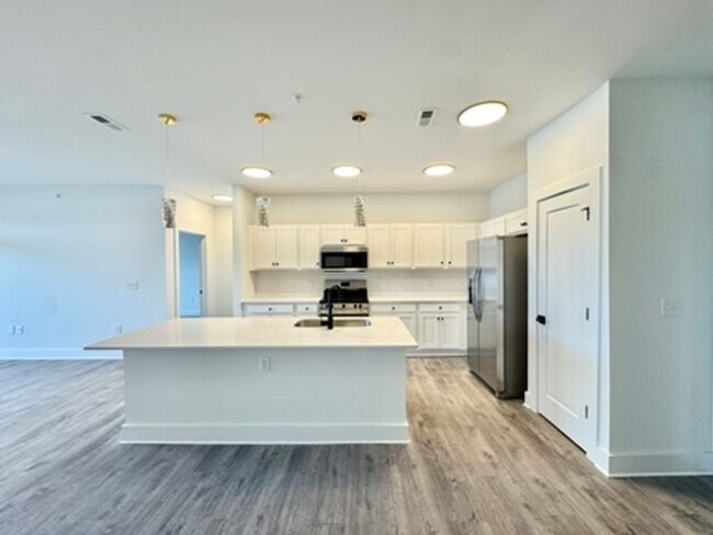 Building Photo - Beautiful NEW 2-Bed, 2- Bath Apartment in Rock Hill!