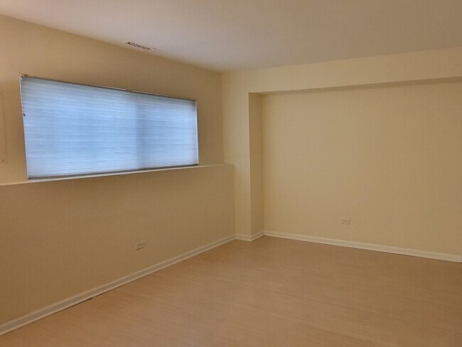 Building Photo - 18602 W Sterling Ct