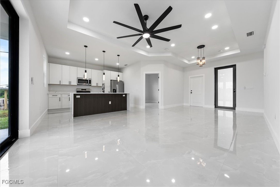 Building Photo - 134 Harold Ave S