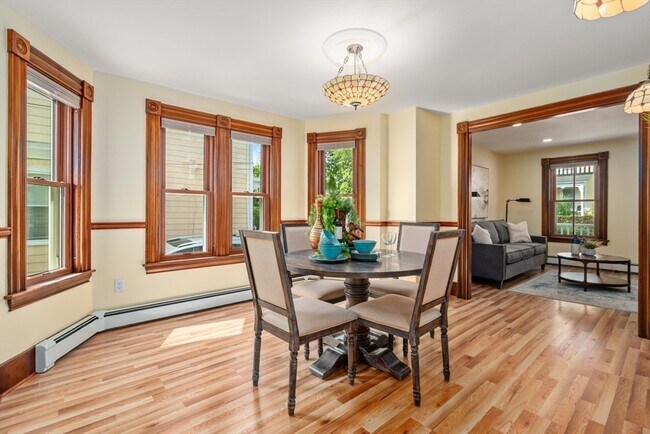 Building Photo - 16 Devens St