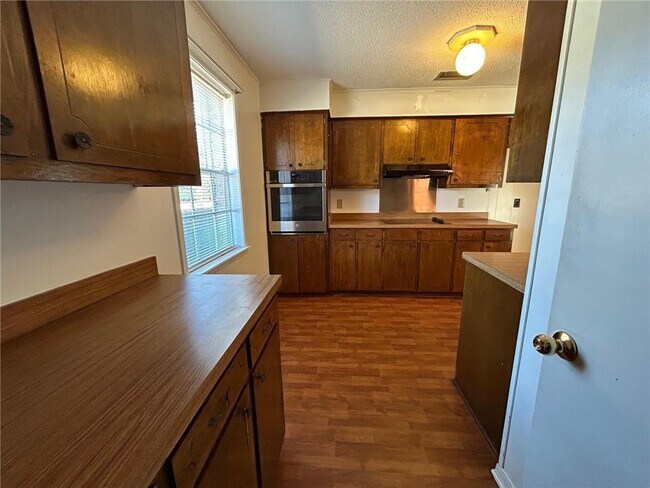 Building Photo - 5359 Emmett Dr