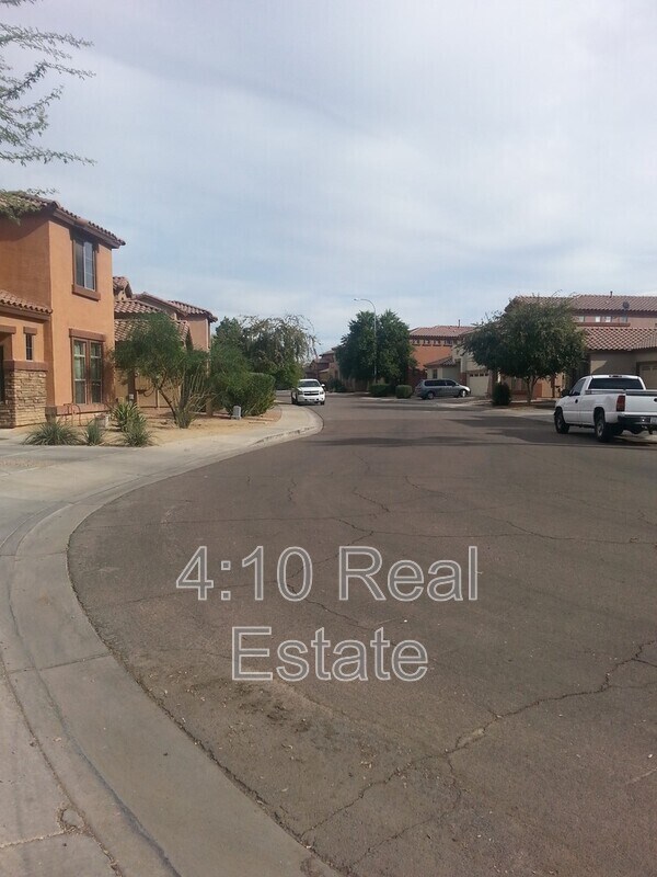 Building Photo - 2644 E Chester Dr