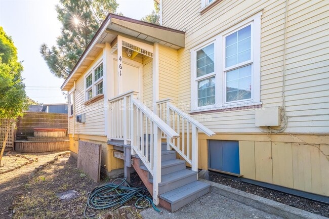 Building Photo - 461 Reeside Ave