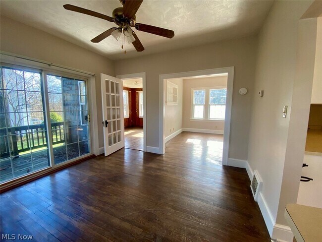 Building Photo - 623 Doris Ave