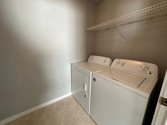 Building Photo - 3 Bedroom Beaverton Home with A/C!