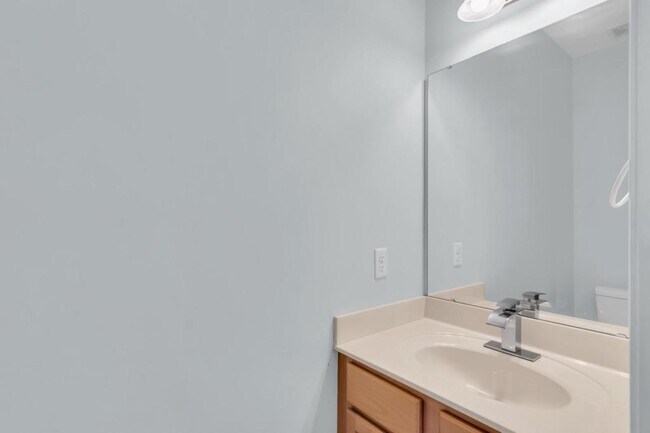 Building Photo - 69 Thornbury Dr