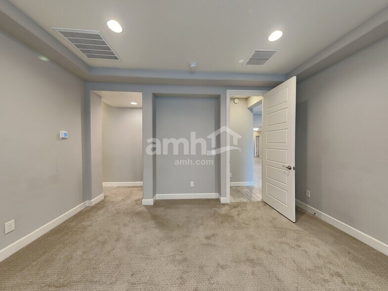 Building Photo - 18251 W Thunderhill Pl