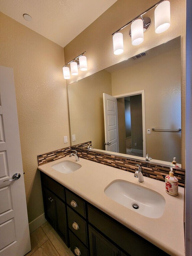 Building Photo - Move-In Special: Get $2,000 Off Your Secur...