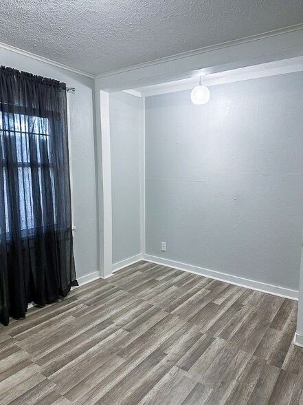Building Photo - 308 Maple St