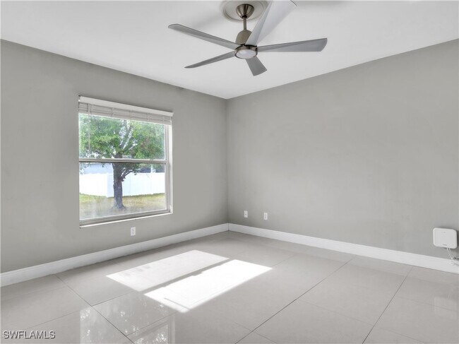 Building Photo - 1526 NW 21st Pl