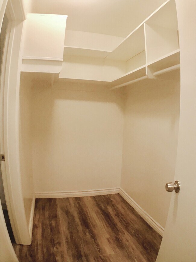 Building Photo - Large Studio with a full kitchen and Bath One Parking space included