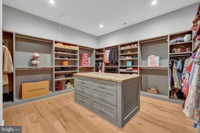 Building Photo - 1100 Balls Hill Rd