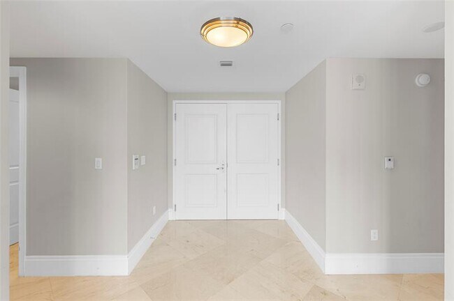 Building Photo - 3101 S Ocean Dr