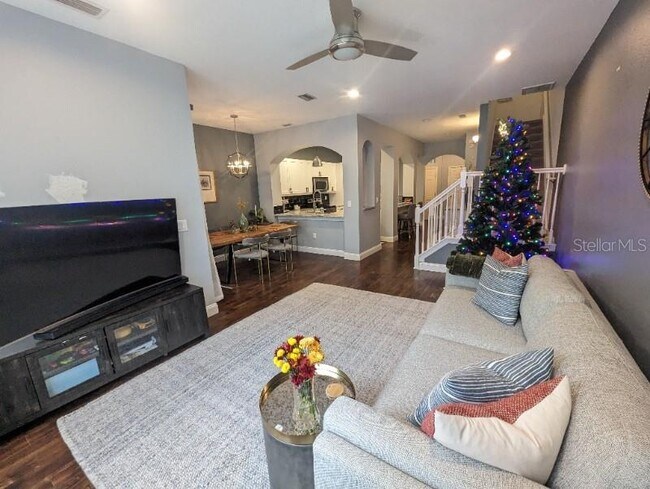 Building Photo - 2142 Park Crescent Dr