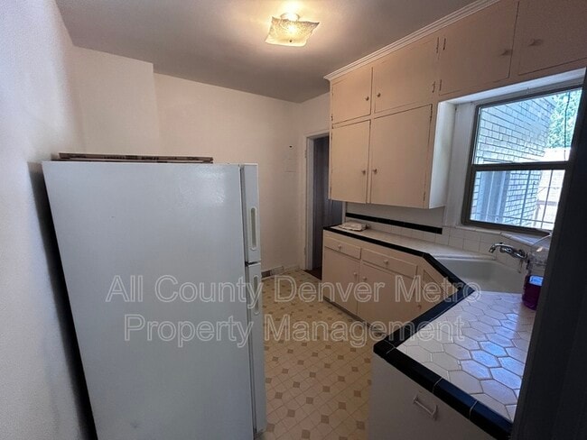 Building Photo - 2111 S Emerson St