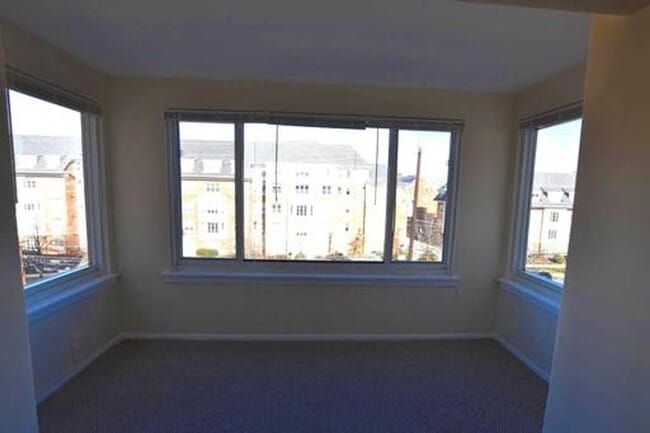 Building Photo - SUNNY & SPACIOUS 2 BR CONDO IS AVAILABLE IN COLLEGE PARK WALKING DISTANCE TO UMD