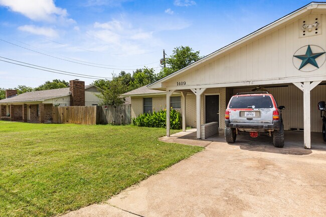 Building Photo - 1409 Paseo Del Oro