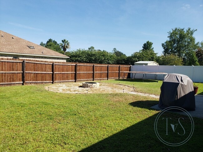 Building Photo - MOVE-IN SPECIAL: 50% OFF 1st FULL MONTH'S RENT!**