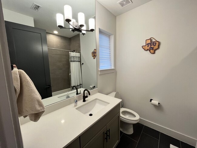 Building Photo - 3700 Clawson Rd